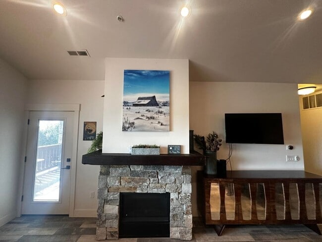 Building Photo - 6207 Davos Ln