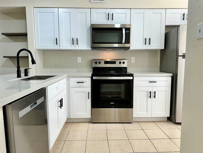 Foto del edificio - 1715 Moritz Dr