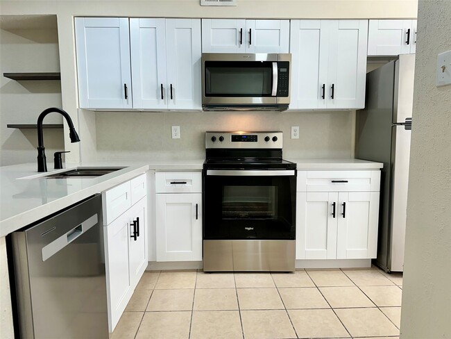 Building Photo - 1715 Moritz Dr