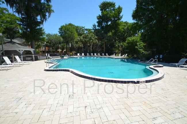 Building Photo - 3920 Versailles Dr