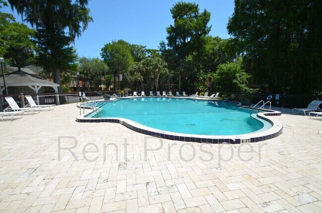 Building Photo - 4140 Versailles Dr