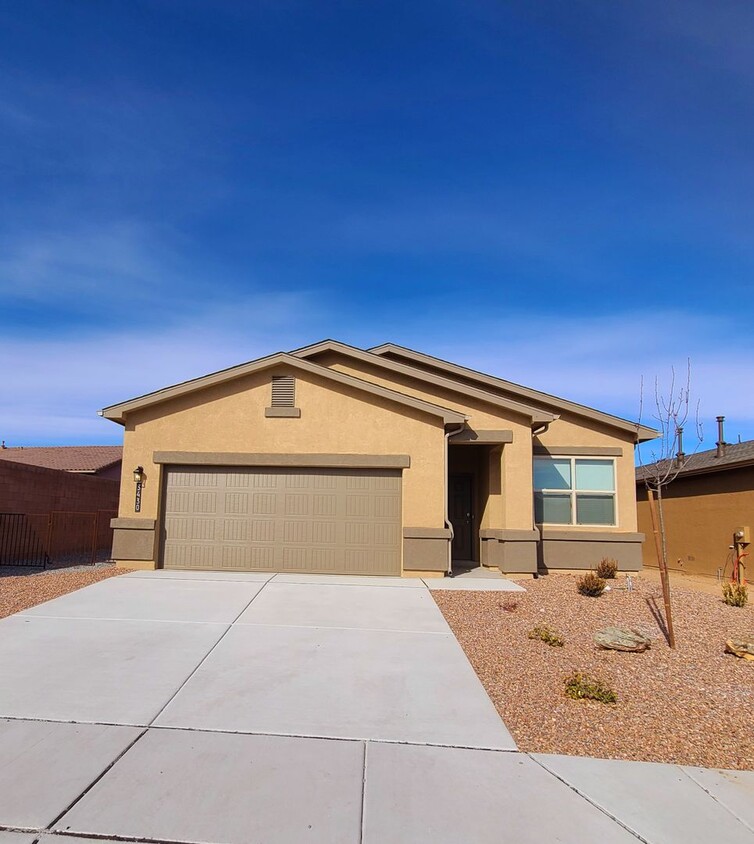 Foto principal - 3 bed 2 bath Large backyard! Newly Built