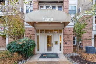 Building Photo - 12919 Alton Square