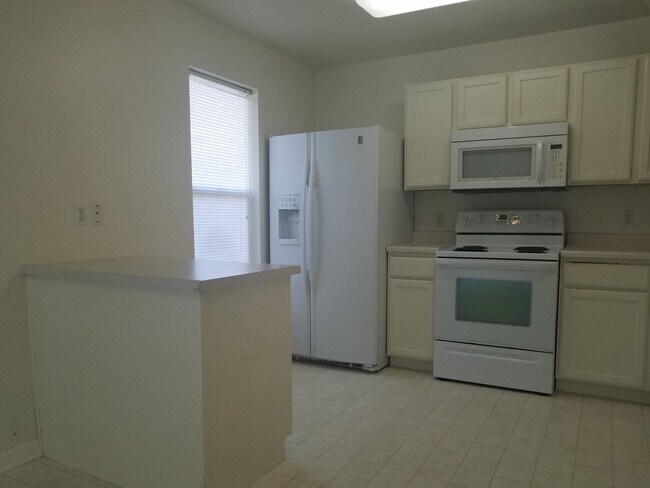 Building Photo - 4 br, 2 bath House - 533 South 450 East