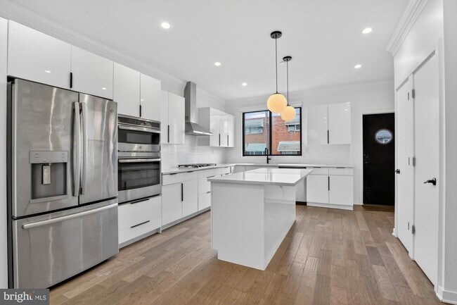 Foto del edificio - 3336 Salmon St