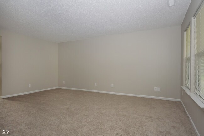 Building Photo - 2265 Shadowbrook Dr