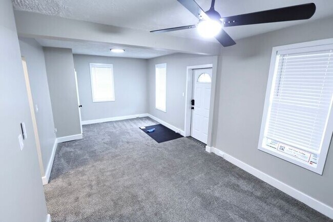 Foto del edificio - 1453 Woodbirch Ave