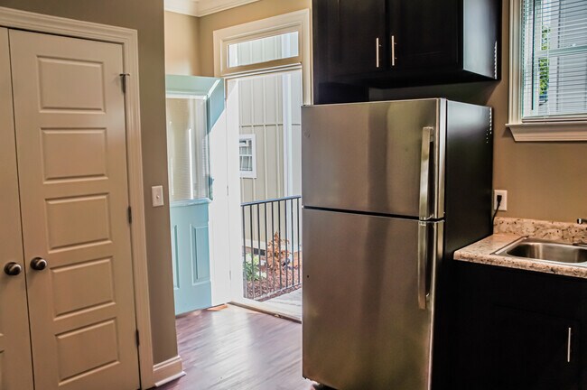 Building Photo - MLK @ Fairview