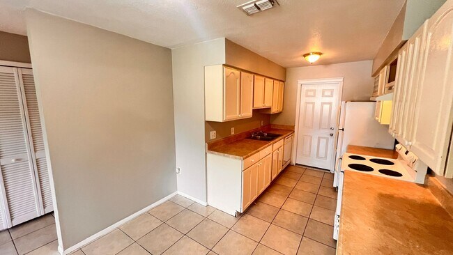 Foto del edificio - 3/2 Duplex in DeLand Available Now!