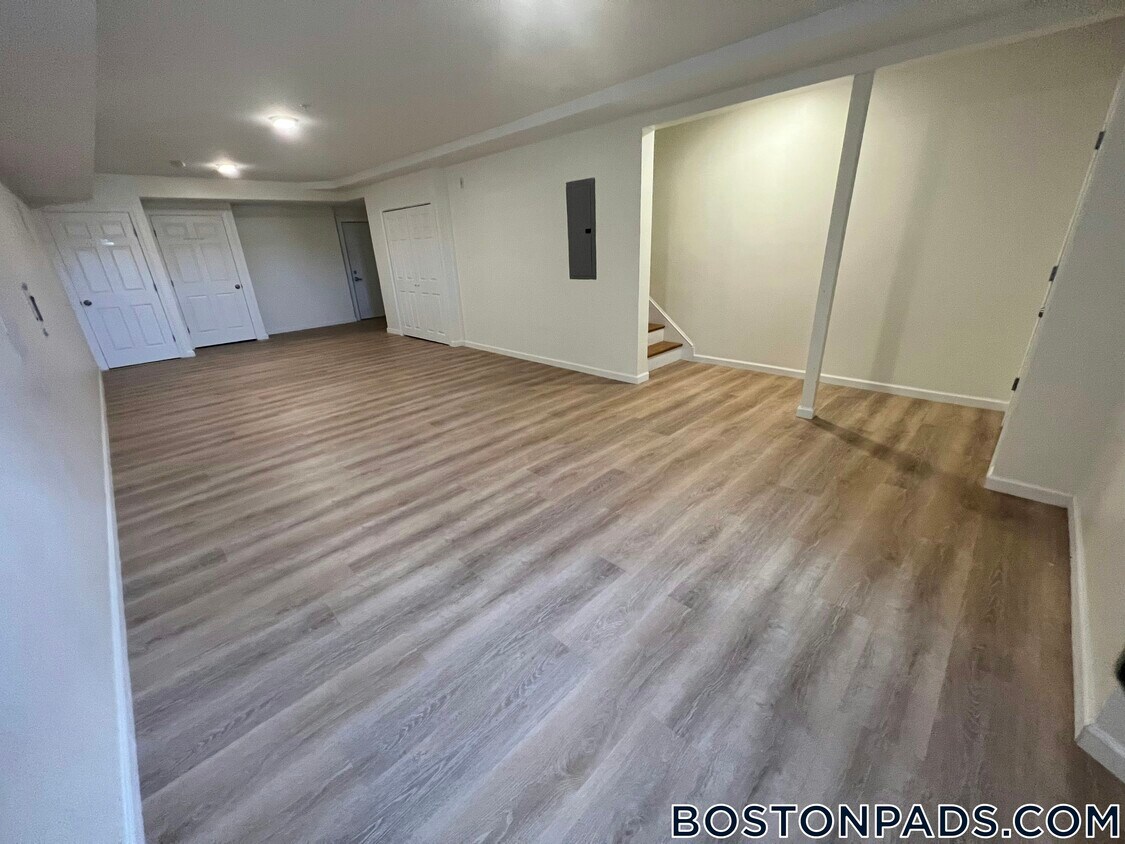 Foto del edificio - 130 Roxbury St