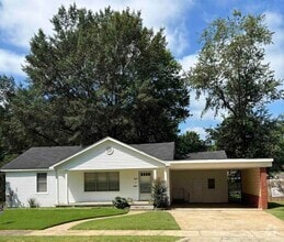 Building Photo - 1009 Crestwood Dr
