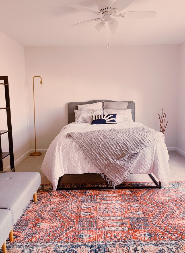 Guest Bedroom - 4644 Lake Dr