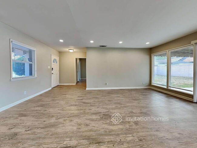 Building Photo - 9502 Amsdell Ave
