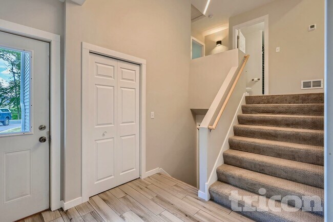 Building Photo - 14150 Rolling Oaks Cir NE