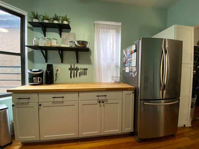 Building Photo - 253 8th St