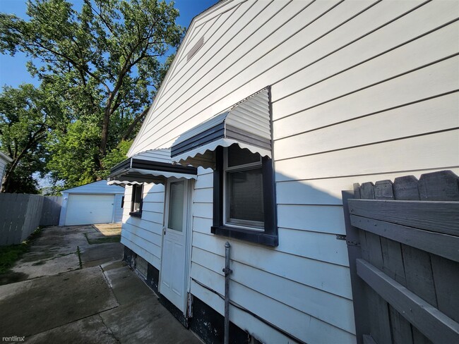 Building Photo - 2 br, 1 bath House - 1761 E Milton Ave