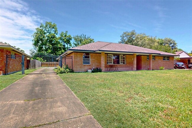 Building Photo - 4826 Waynesboro Dr