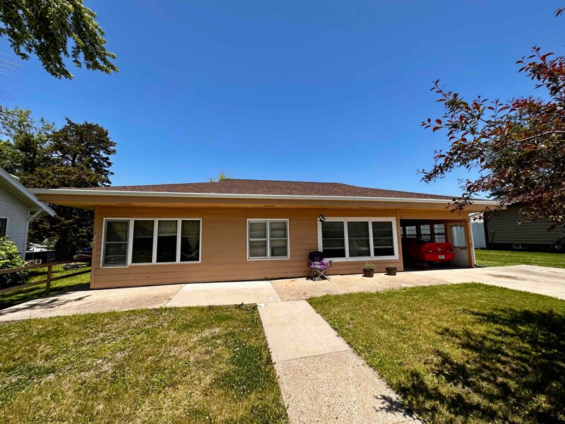 Primary Photo - 715 Lucas Ave