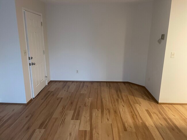 Entrada al salón - 9741 Woodlawn Ave N