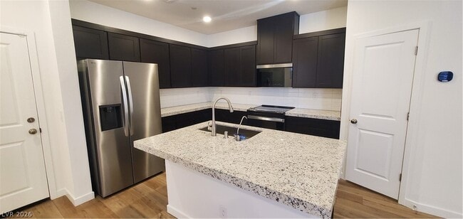 Building Photo - 184 Wewatta Ave