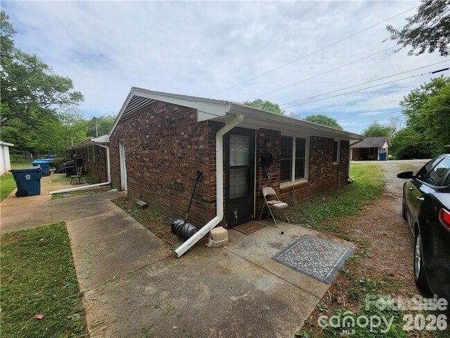 Building Photo - 151 Crescent Dr