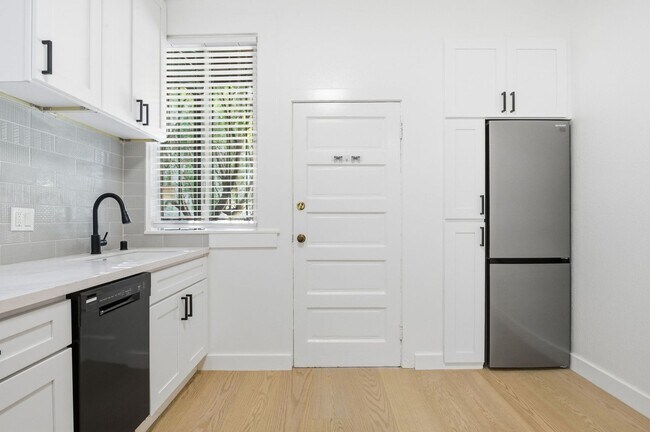 Foto del edificio - 381 Ivy St