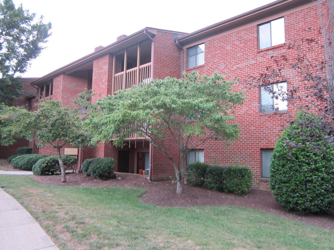 Foto principal - 2101 Turtle Creek Dr
