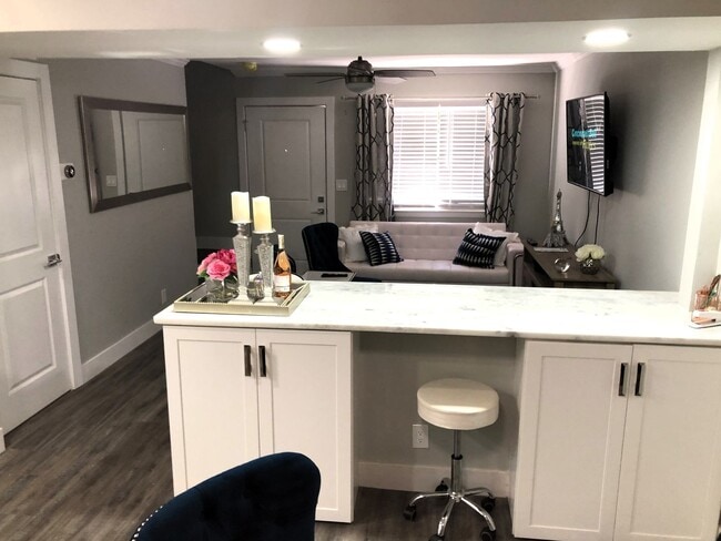 Building Photo - NEWLY RENOVATED 2BDRM TOWNHOMES