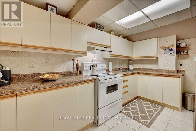 Photo du bâtiment - 5223 Tagish Ct