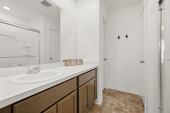Building Photo - 1228 Haverford Ln