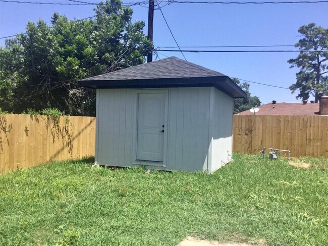 Foto del edificio - 8913 Homewood Ln