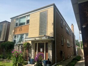 Building Photo - 6528 N Rockwell St