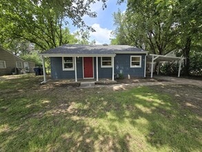 Building Photo - 3325 S Fern St
