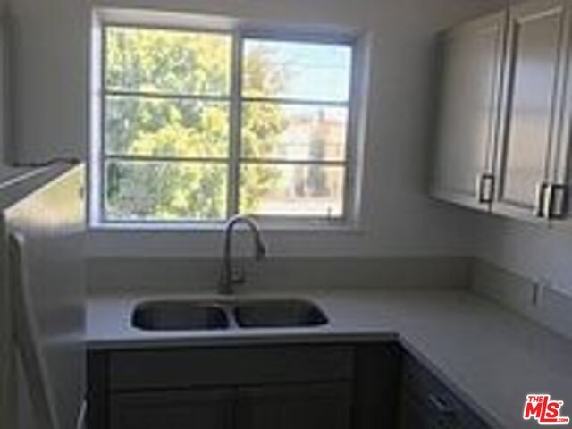 Foto del edificio - 1152 S Cochran Ave