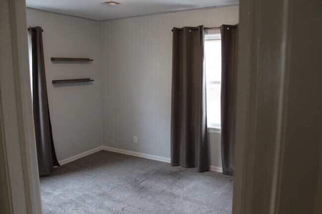 Foto del edificio - 1523 W 17th St N