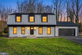 Building Photo - 10704 Howerton Ave