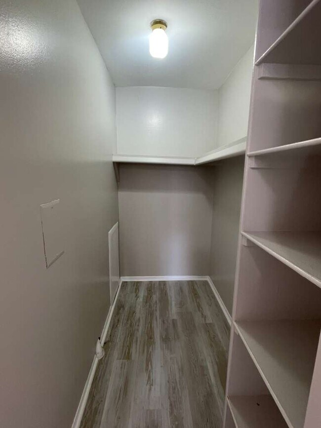 Foto del edificio - 24651 W McNichols Rd