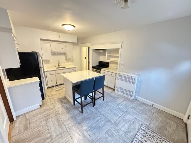 Building Photo - 214 Commonwealth Ave