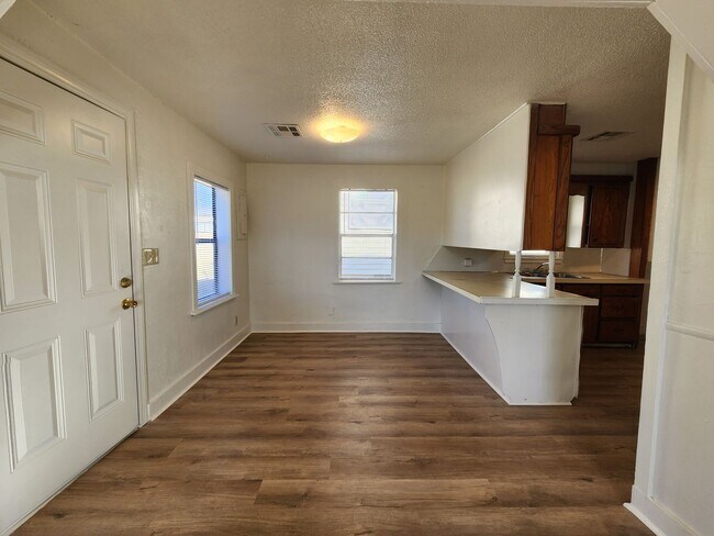 Foto del edificio - Cute 2 bed 1 bath house in Shawnee