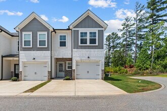 Building Photo - 301 Sumac Trail
