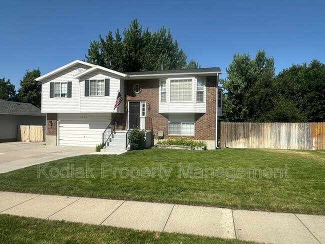 Building Photo - 1214 Cannon Dr