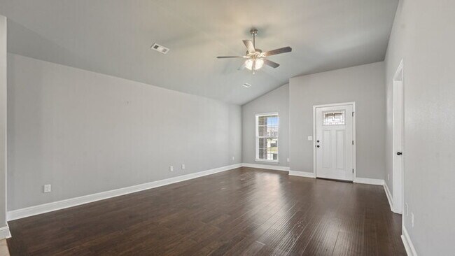 Building Photo - "Charming Bentonville Home: 3 Beds, 2 Bath...