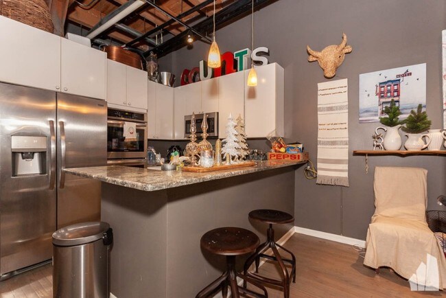 Foto del edificio - Wonderful West Loop Loft Available Jan 1st!