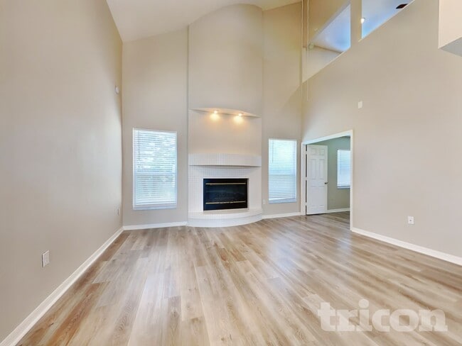 Foto del edificio - 528 Little Lake Ct