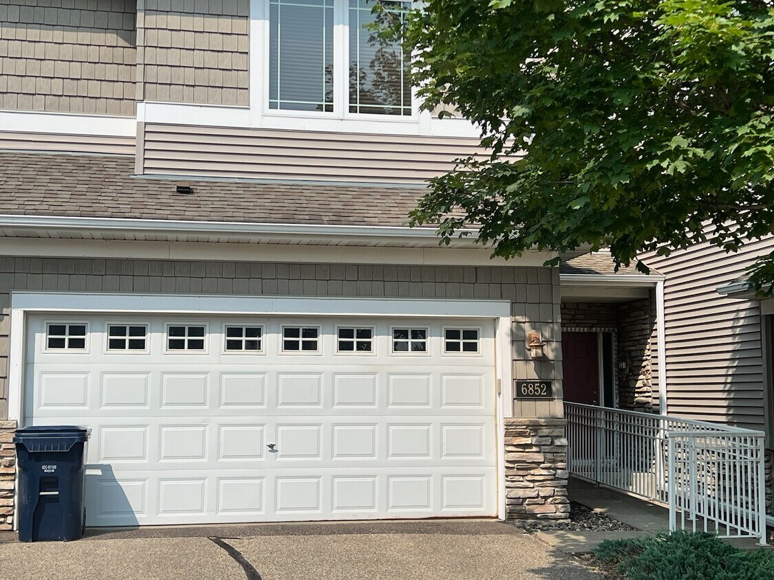 Primary Photo - Spacious contemporary townhome in an ideal...