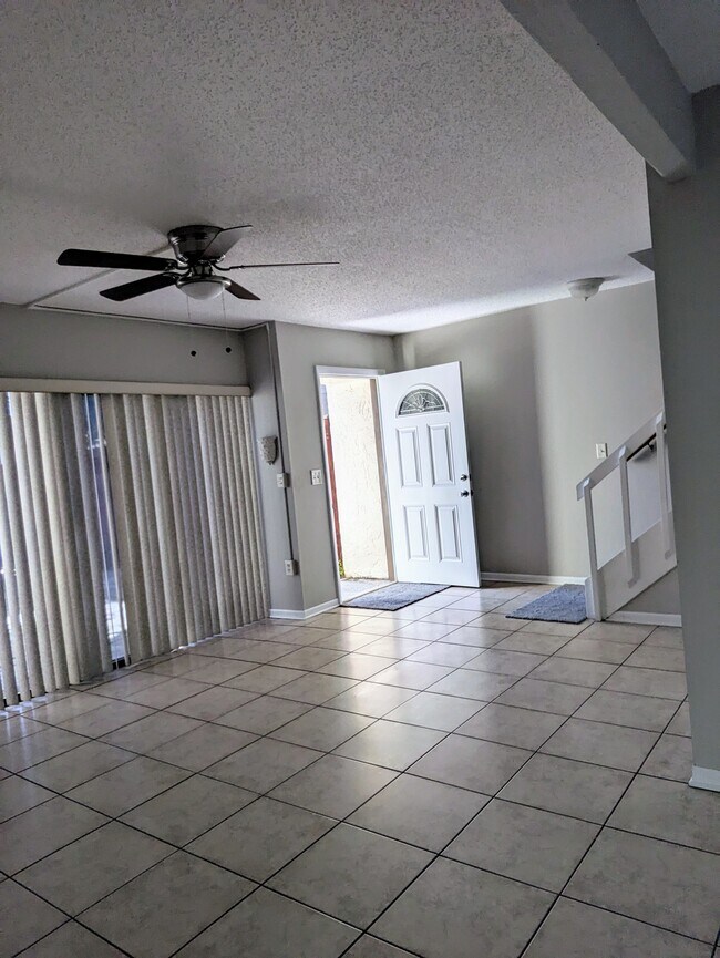 Building Photo - 2095 Sunset Point Rd