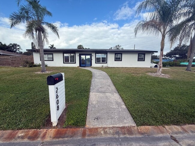 Building Photo - 2608 Sheridan Dr