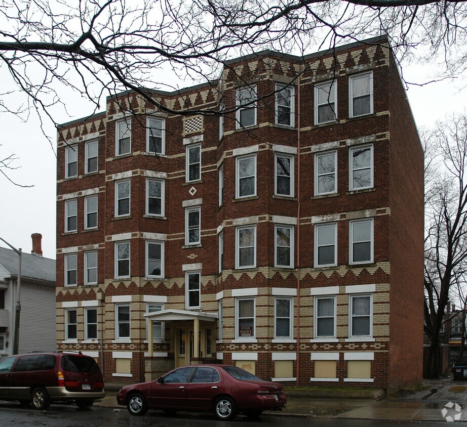 Building Photo - 156 Oak St