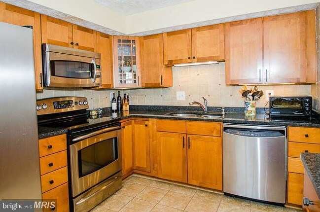 Foto del edificio - 6885 McLean Greens Ct