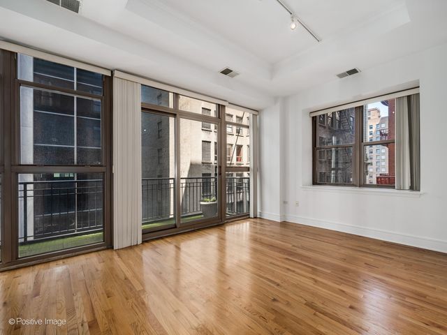 Foto del edificio - 212 W Washington St